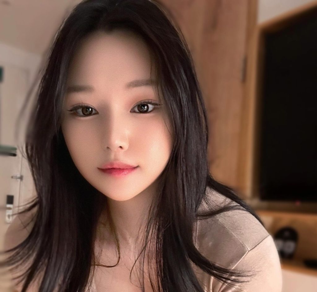 Discover Yuyuhwa Age, Career, and Net Worth in 2024